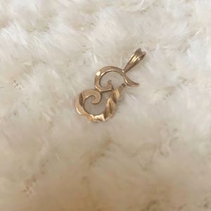 20k gold ‘J’ necklace charm